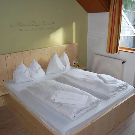 Penzion Gaestehaus Pernull 4*